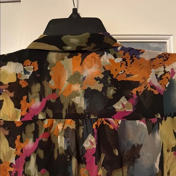 CAbi Graphic Blouse with Notched Collar and 3/4 Cuffed Sleeves - Picture 6 of 6